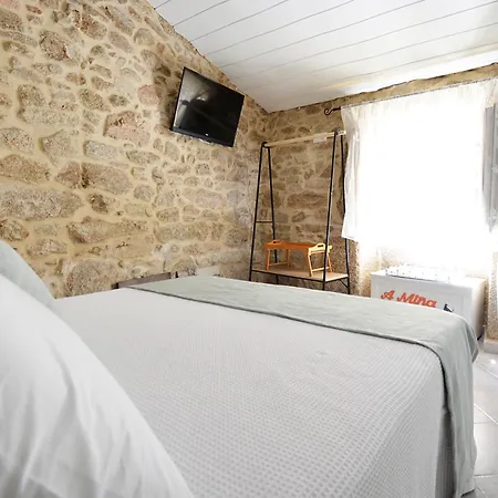 Casita De Piedra En El Centro De Tatil Evi *