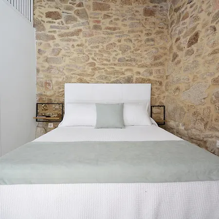 Casita De Piedra En El Centro De Tatil Evi